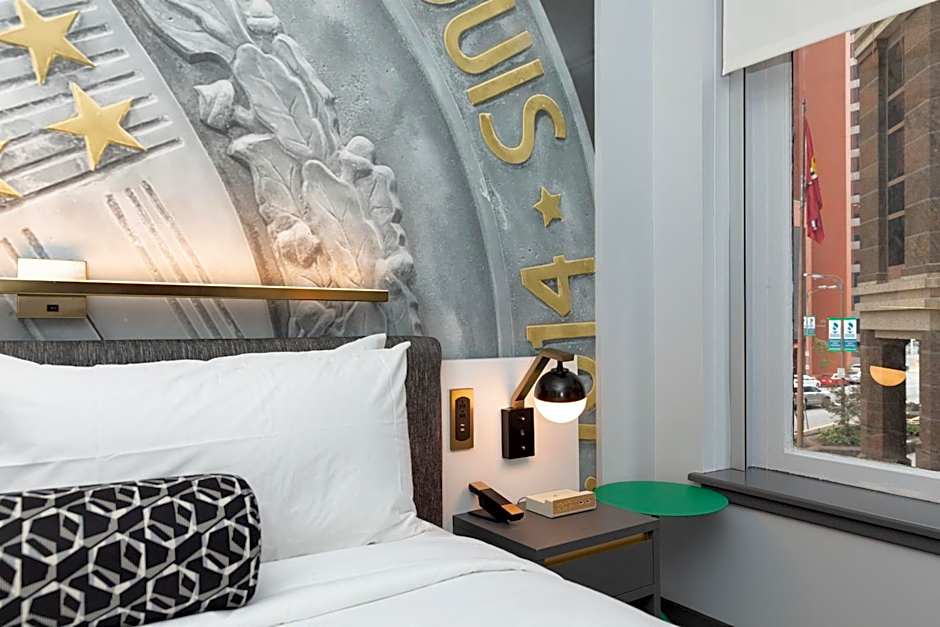 Photo 1 of 9 of Premium 1 King Bed, City View