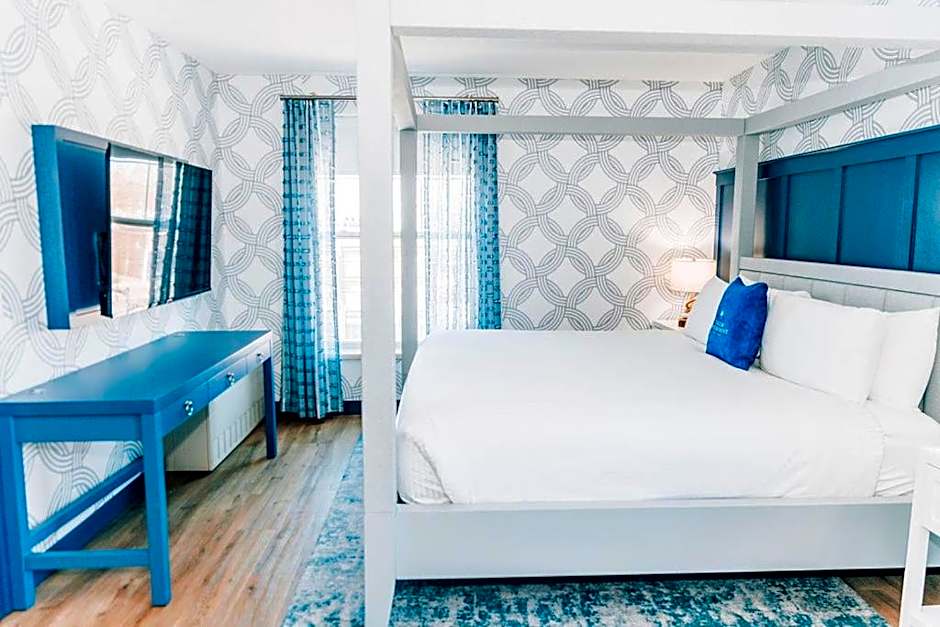 Salem Waterfront Hotel & Suites