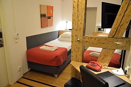 2 Single Beds, Non-Smoking, Standard Room, Free Wireless High Speed Internet