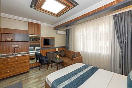 Deluxe Double Room (2 Adults + 1 Child)