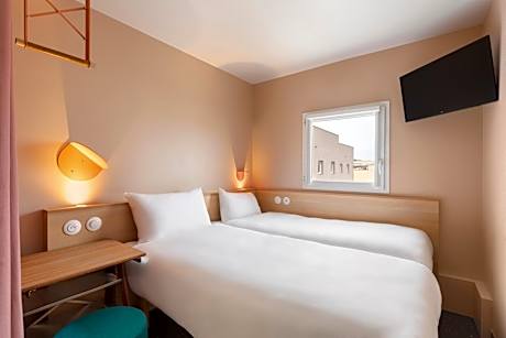 POP Twin Room