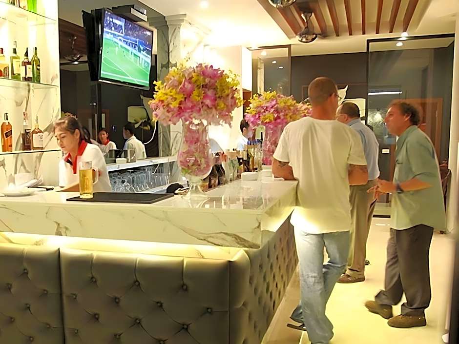 Hemingways Silk Hotel