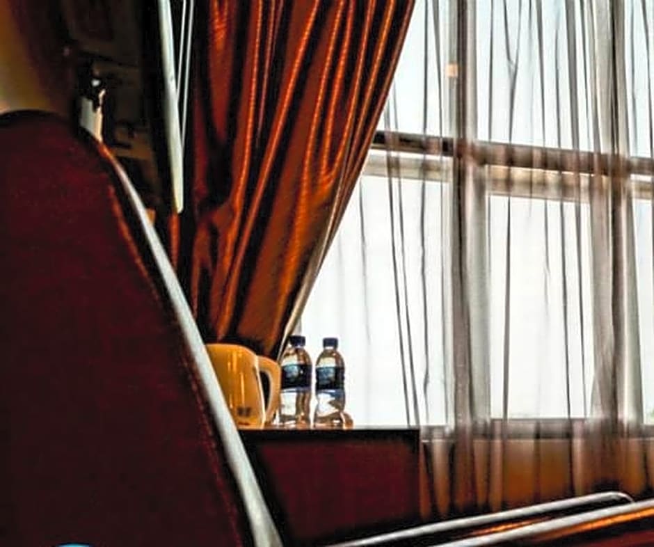 Capital O Rail Hotel