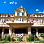 The Cliff House At Pikes Peak