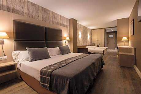 Quadruple Room (2 Adults + 2 Children)