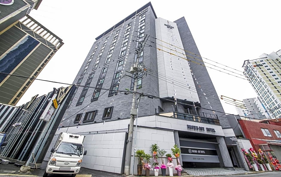 Gupo Brown-Dot Hotel