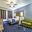Days Inn & Suites by Wyndham Webster NASA-ClearLake-Houston