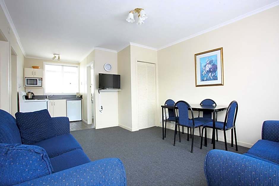 Queens Park Motels