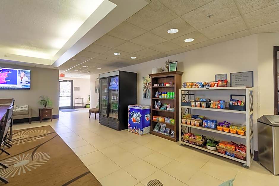 Greenfield Inn & Suites Owensboro, KY Airport