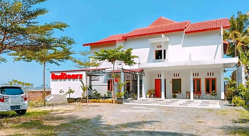 RedDoorz at Omah Candi Sari near Airport YIA