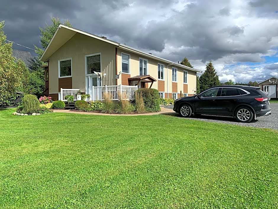 Charmant 3,5 Confortable avec Terrasse Privée !