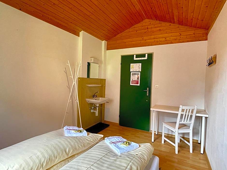 Alpine Base Hostel - Adults only