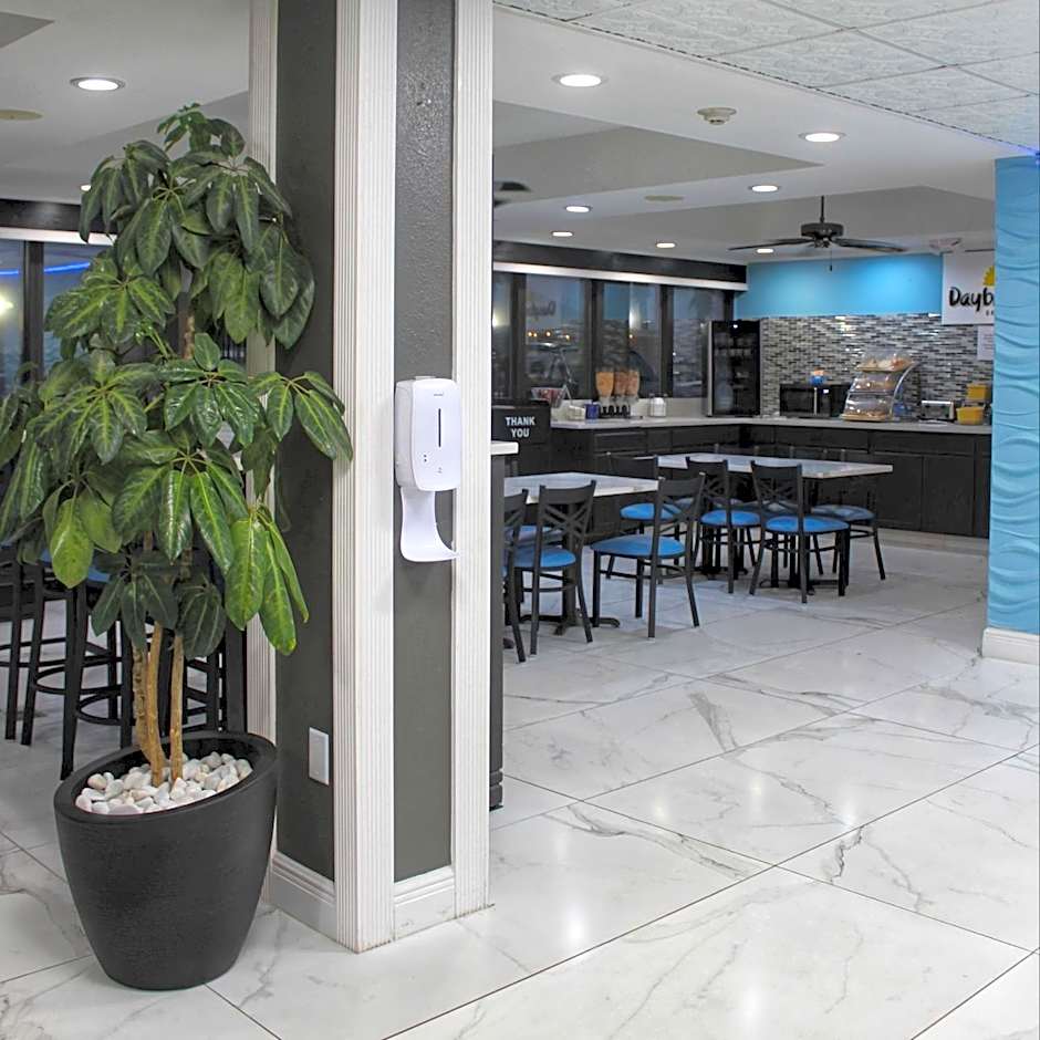 Days Inn by Wyndham Marianna