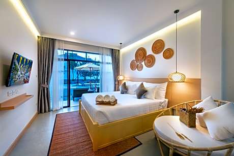 Deluxe Double Room with Pool Access