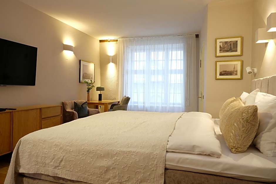 The Three Sisters Hotel