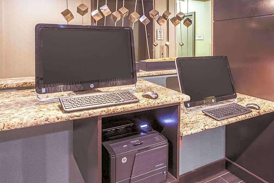 La Quinta Inn & Suites by Wyndham O'Fallon - St. Louis