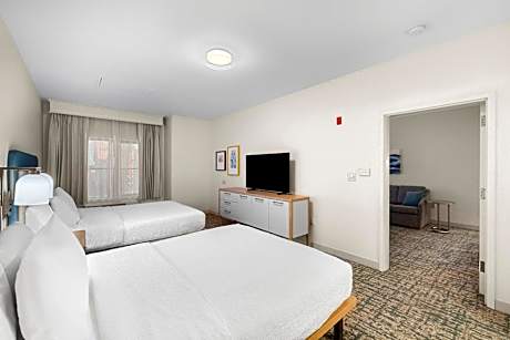 One-Bedroom Queen Suite with Two Queen Beds - Non-Smoking