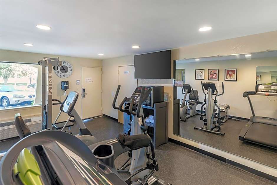 Sure Stay Hotel by Best Western East Brunswick Inn