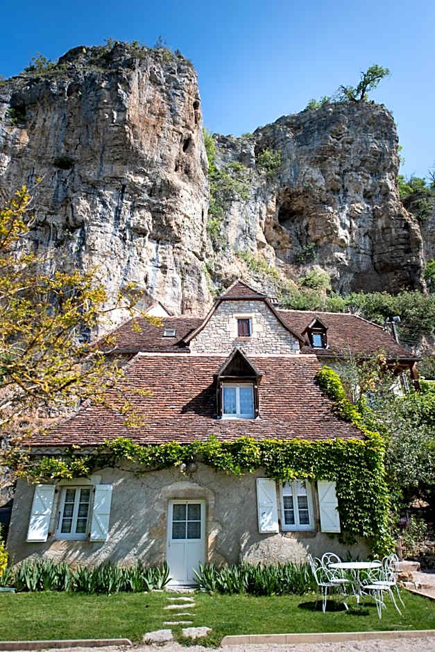 Logis Hôtels - Hôtel Restaurant Domaine Les Falaises
