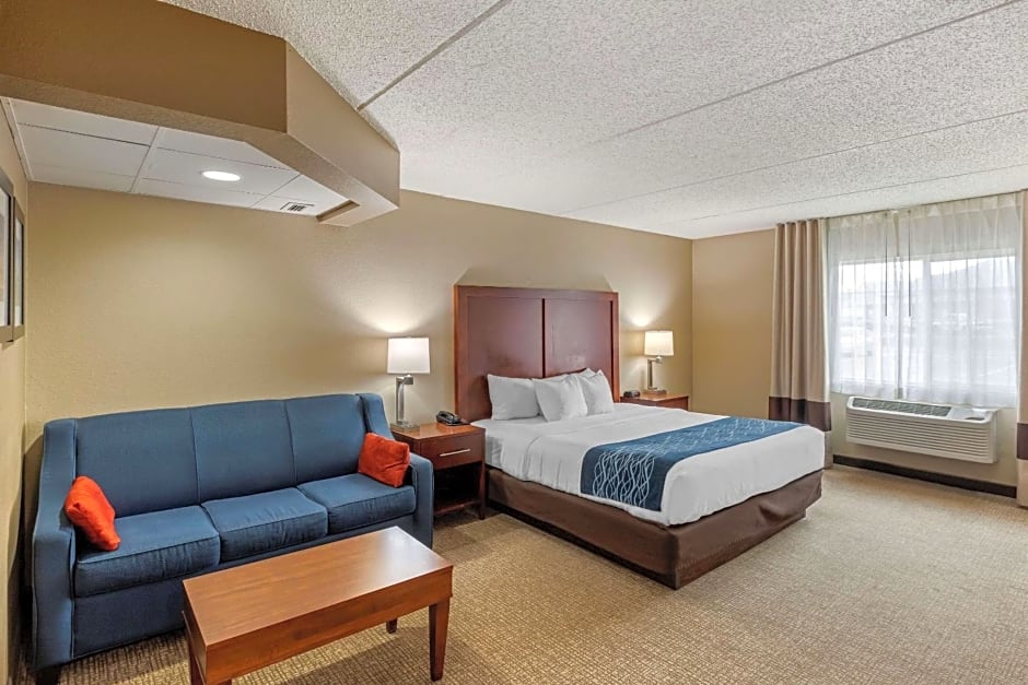 Comfort Inn and Suites Jackson - West Bend