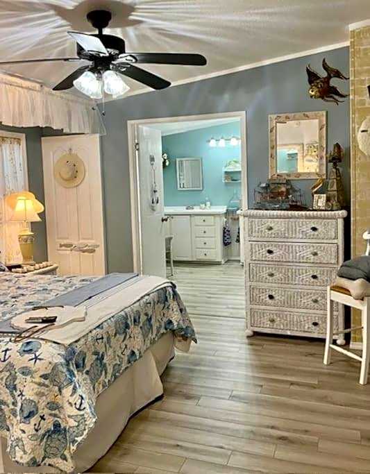 Coastal Imagination Sunny Dayz Oasis