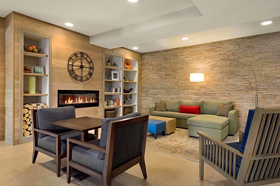 Country Inn & Suites by Radisson, St. Cloud West, MN