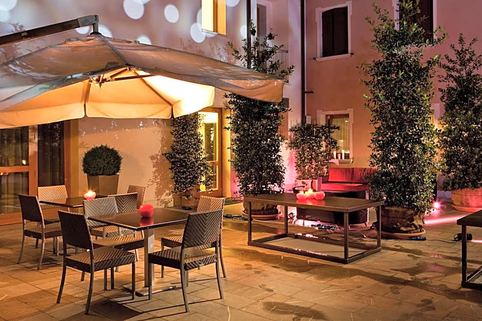 Al Tezzon Hotel