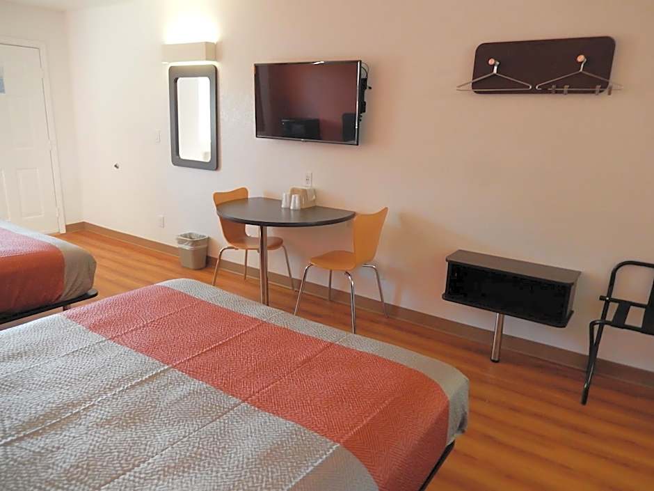 Motel 6-Moultrie, GA