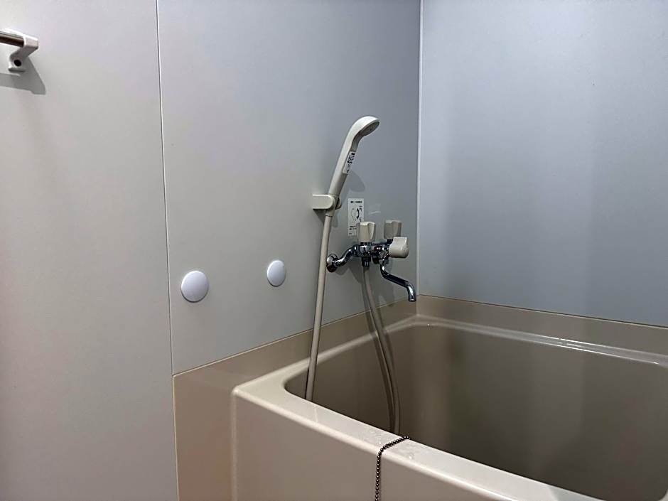 Capsule Hotel Suzumoriya 