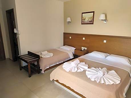 Triple Room with Side Sea View