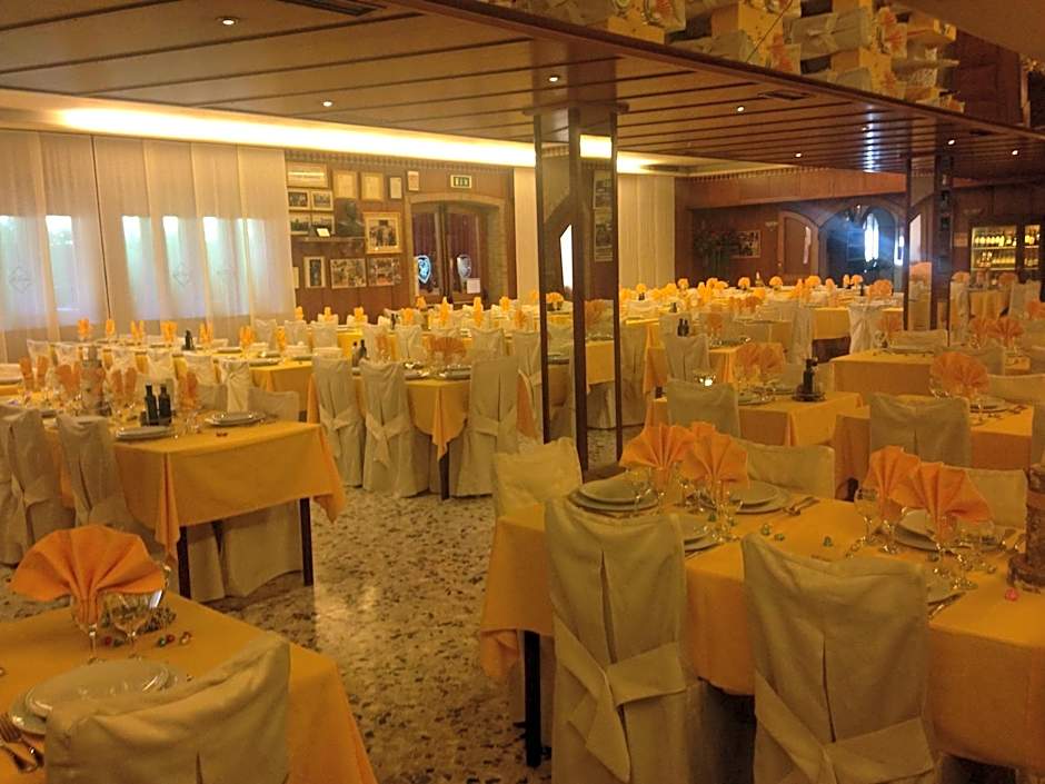 Hotel Pizzeria Ristorante "Al Leone"