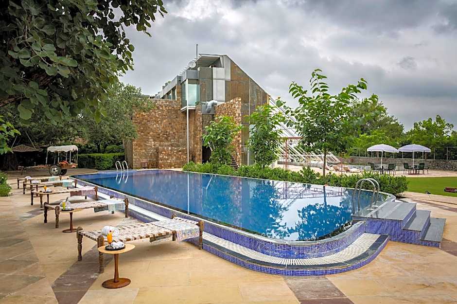 Mana Hotels