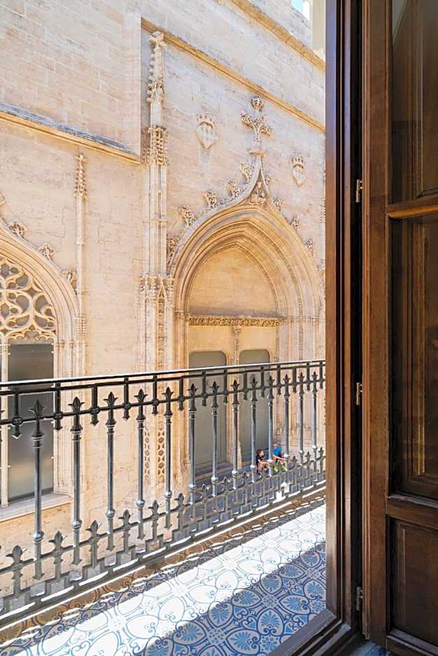 Home Youth Hostel by Feetup Hostels