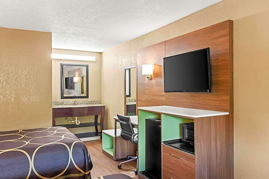 Super 8 by Wyndham Cincinnati OH