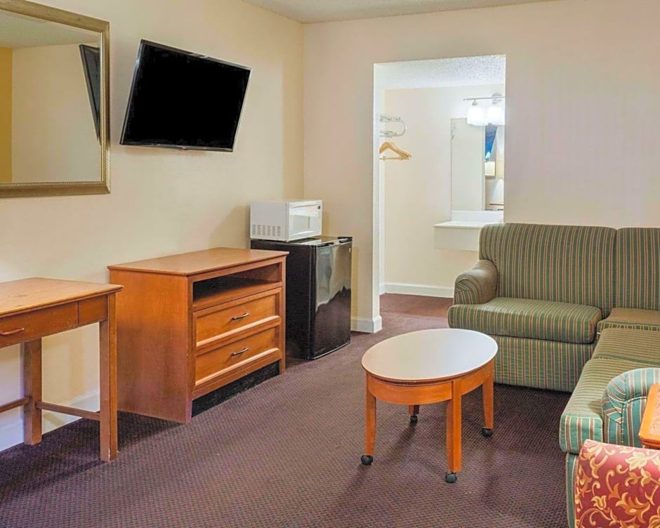 Rodeway Inn Colonial Heights I-95