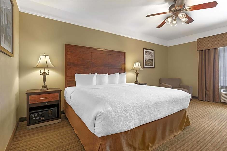 Best Western Plus Monica Royale Inn & Suites