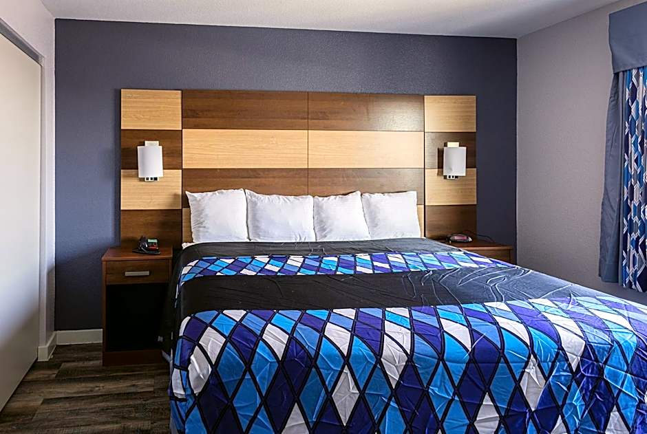 Photo 1 of 4 of 1 King Bed Suite