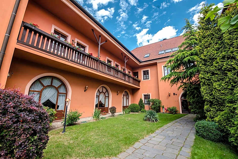 Hotel Octarna - Free On-site Parking