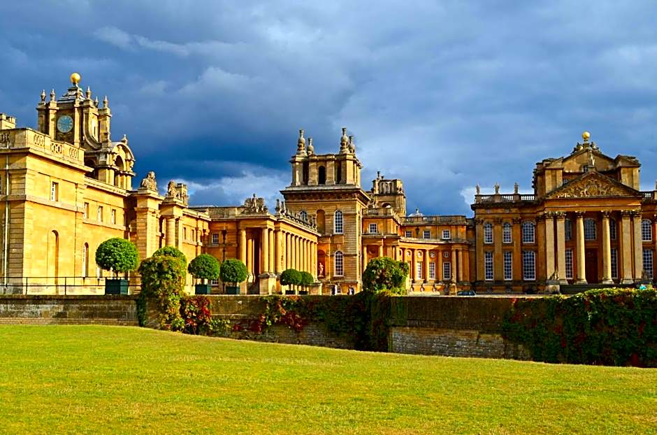 The Highwayman Hotel