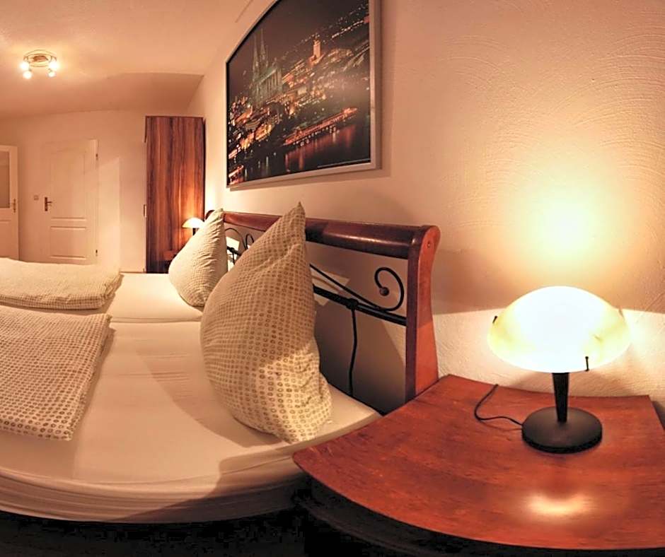 Balthasar Neumann Speiserei & Gästehaus - Zentrum Brühl -E-Ladestation, nähe Phantasialand