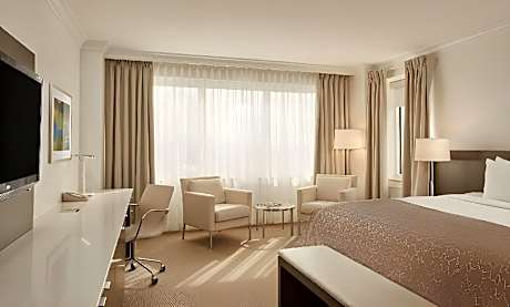Classic King Room with Club Access