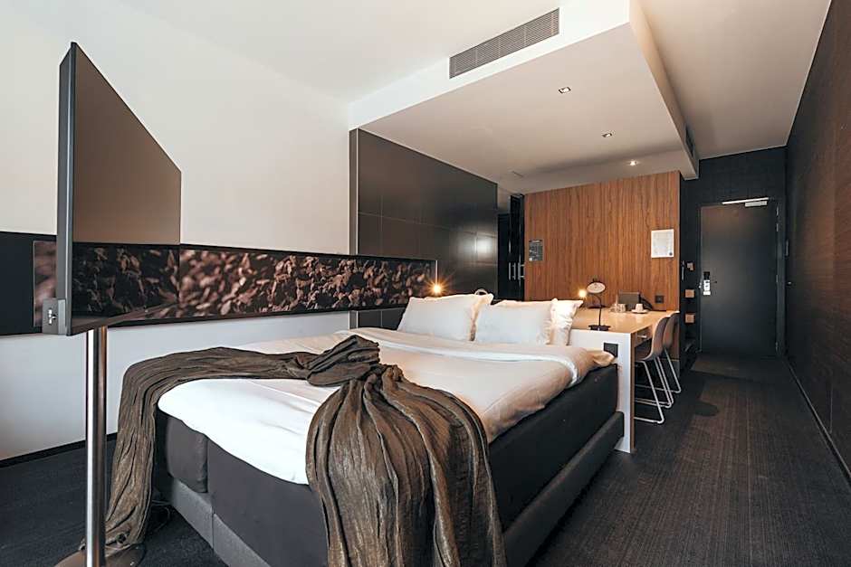 Photo 1 of 4 of Standard Double Room with Shower