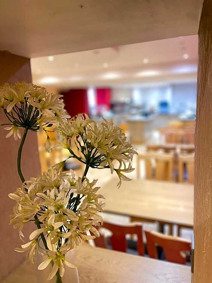 Four Saints Brig Y Don Hotel