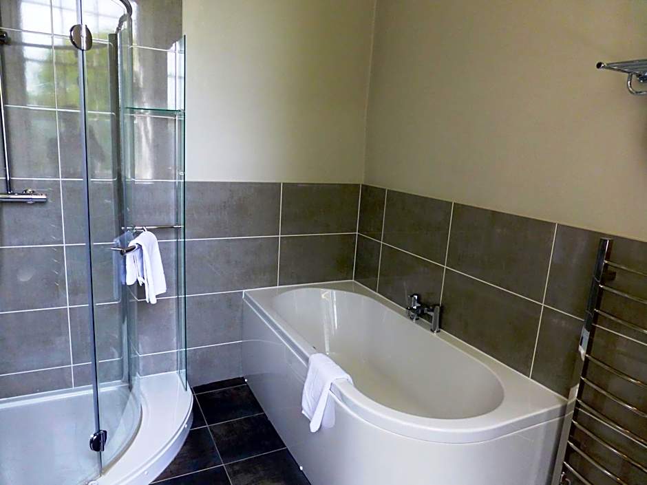 The Riverside House Hotel