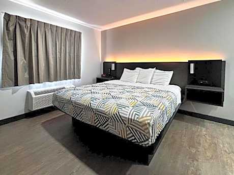 1 King Bed | Suite, Nsmk, Kitchen, Sofa-Bed