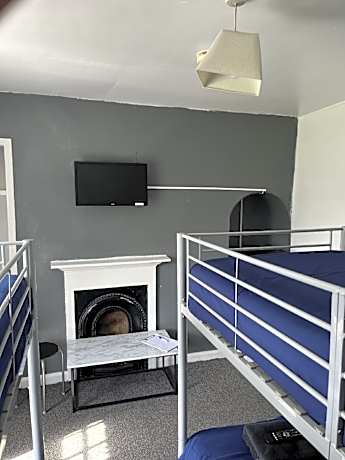 Family room-Basic-Shared Bathroom-Countryside view