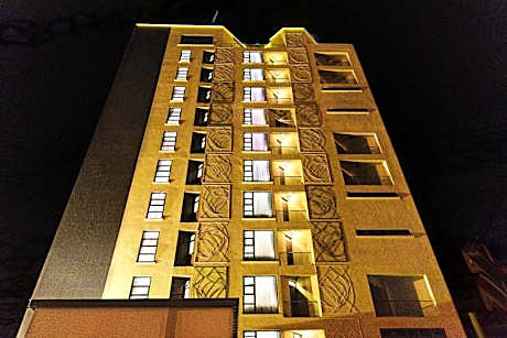 L'Aziz Suites - Near Aga Khan Hospital