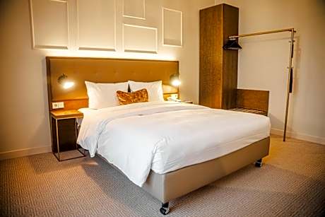 Queen Room with Garden View