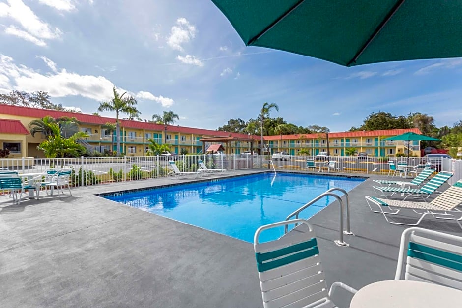 Super 8 by Wyndham Sarasota Near Siesta Key