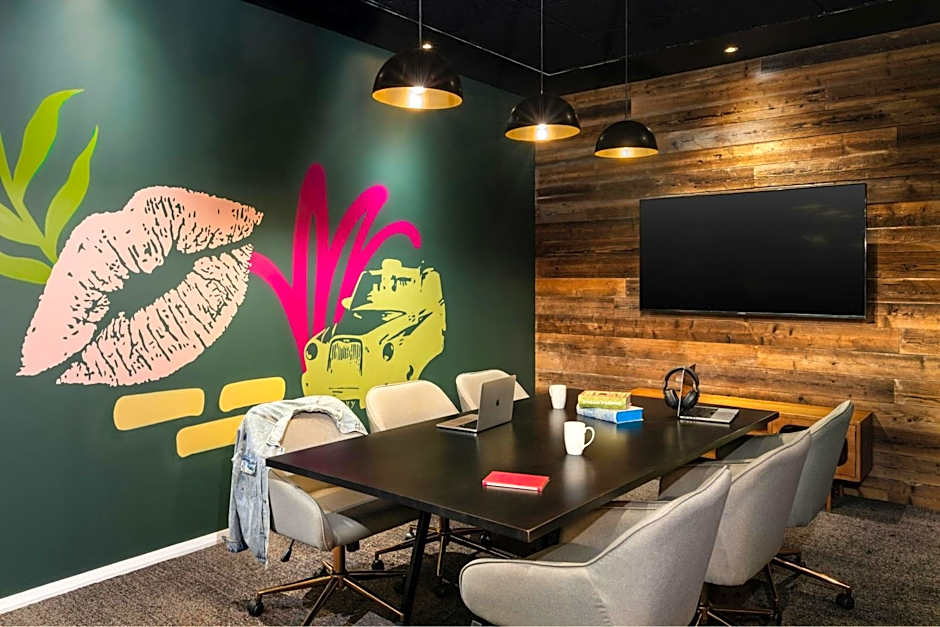 Moxy Belfast City